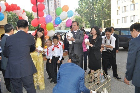  Khánh thành lớp học tiếng Việt cho con em cộng đồng Việt Nam tại Odessa (Ucraina) - ảnh 3